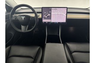 Tesla Model 3 Long Range AWD 75 kWh 351PK Autopilot 360Camera LED Cruise Clima Navi Stoelverwarming Pano-View Memory-Seats PDC 19"LMV