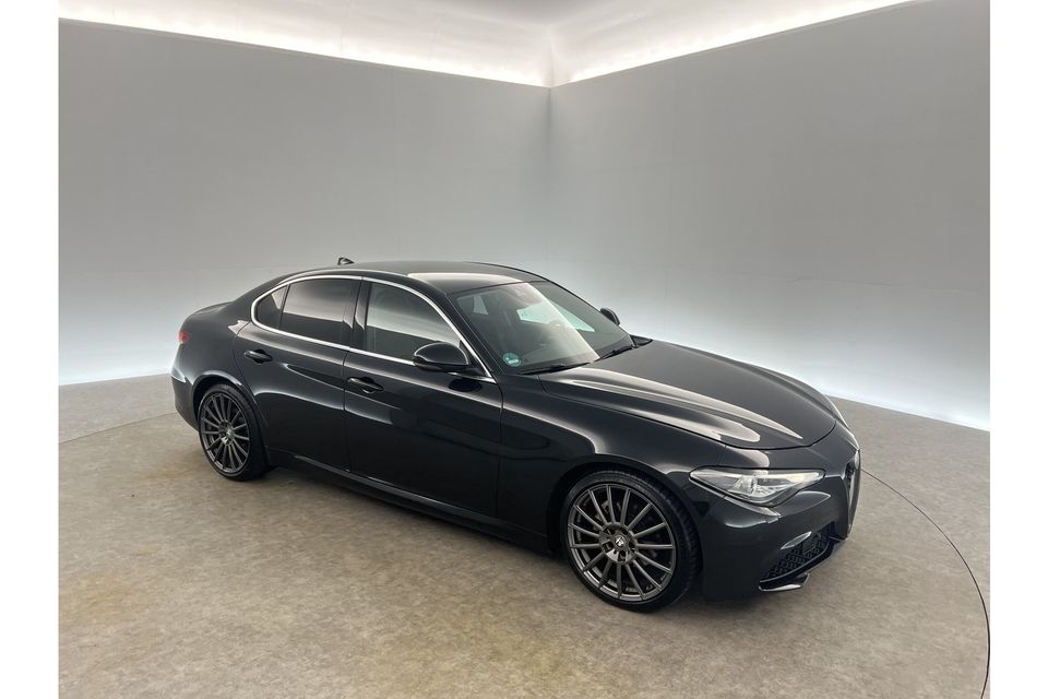 Alfa Romeo Giulia 2.2 Eco Business Super 180PK LED Camera Cruise Clima Navi Leder DAB+ 19"LMV