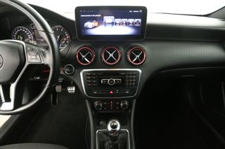 Mercedes-Benz A-Klasse 180 Ambition Airco LED Camera Stoelverwarming Bluetooth 18"LMV