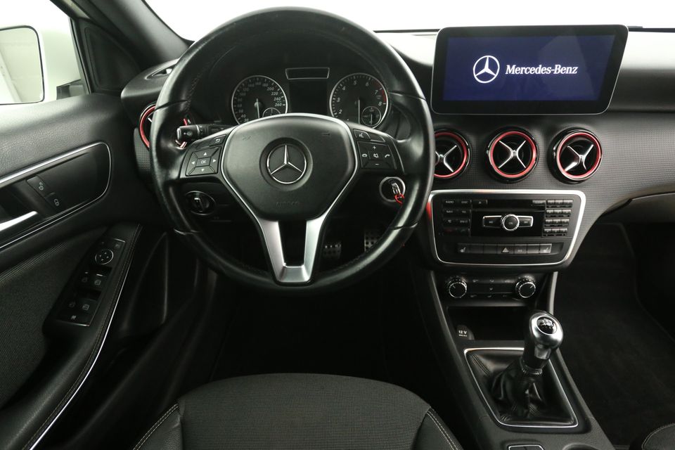 Mercedes-Benz A-Klasse 180 Ambition Airco LED Camera Stoelverwarming Bluetooth 18"LMV