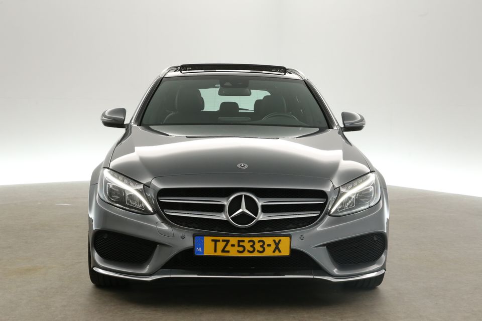 Mercedes-Benz C-Klasse 180 AMG 157PK Pano LED Camera Trekhaak Clima Cruise Leder Stoelverwarming Navi PDC 19''LMV