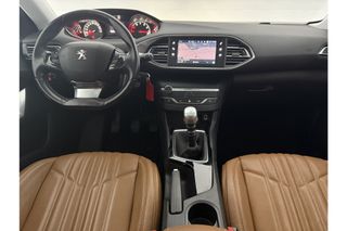 Peugeot 308 1.2 PureTech Pano View Carplay Cruise Clima LED Trekhaak Leder Navigatie PDC 16"LMV