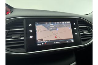 Peugeot 308 1.2 PureTech Pano View Carplay Cruise Clima LED Trekhaak Leder Navigatie PDC 16"LMV