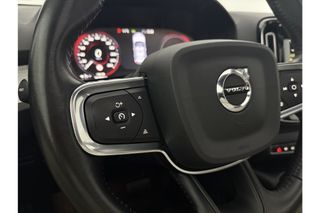 Volvo XC40 1.5 T5 Recharge Inscription Hybride 262PK Camera LED Carplay Trekhaak Pano 19"LMV Navi Virtual Stoel/Stuurverwarming DAB+ PDC