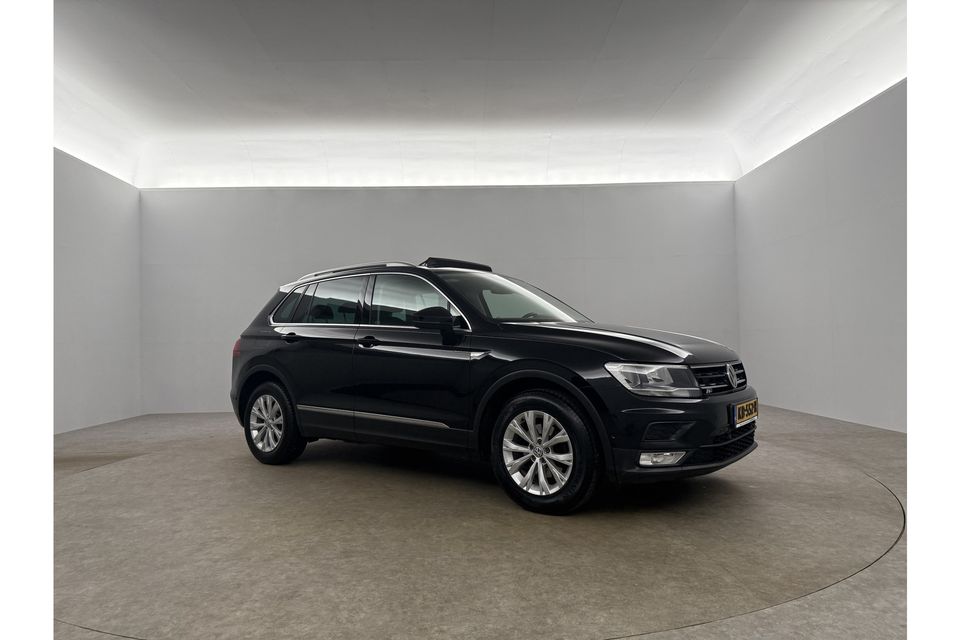 Volkswagen Tiguan 1.4 TSI Adaptive Cruise Pano Camera Carplay Clima LED Navi DAB+ 17"LMV Parkeersensoren