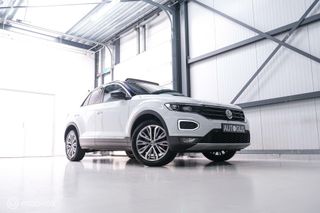 Volkswagen T-Roc 1.5 TSI Sport | Panorama | Virtual cockpit | Adaptive cruise | Trekhaak | NL auto | Lease mogelijk |