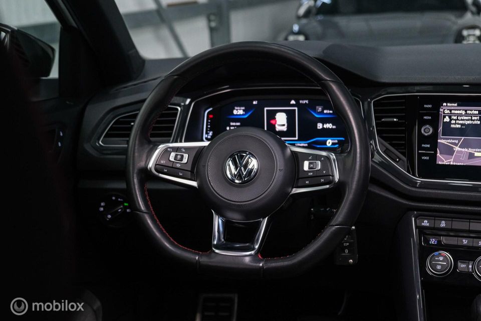 Volkswagen T-Roc 1.5 TSI Sport | Panorama | Virtual cockpit | Adaptive cruise | Trekhaak | NL auto | Lease mogelijk |