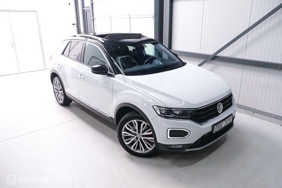 Volkswagen T-Roc 1.5 TSI Sport | Panorama | Virtual cockpit | Adaptive cruise | Trekhaak | NL auto | Lease mogelijk |