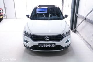 Volkswagen T-Roc 1.5 TSI Sport | Panorama | Virtual cockpit | Adaptive cruise | Trekhaak | NL auto | Lease mogelijk |