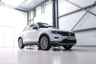 Volkswagen T-Roc 1.5 TSI Sport | Panorama | Virtual cockpit | Adaptive cruise | Trekhaak | NL auto | Lease mogelijk |