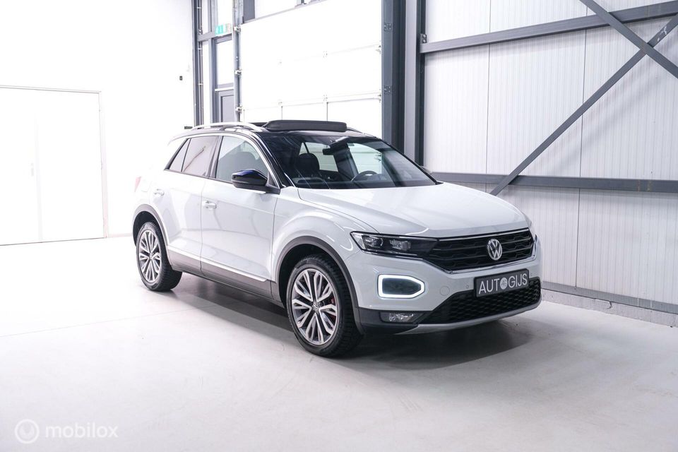 Volkswagen T-Roc 1.5 TSI Sport | Panorama | Virtual cockpit | Adaptive cruise | Trekhaak | NL auto | Lease mogelijk |