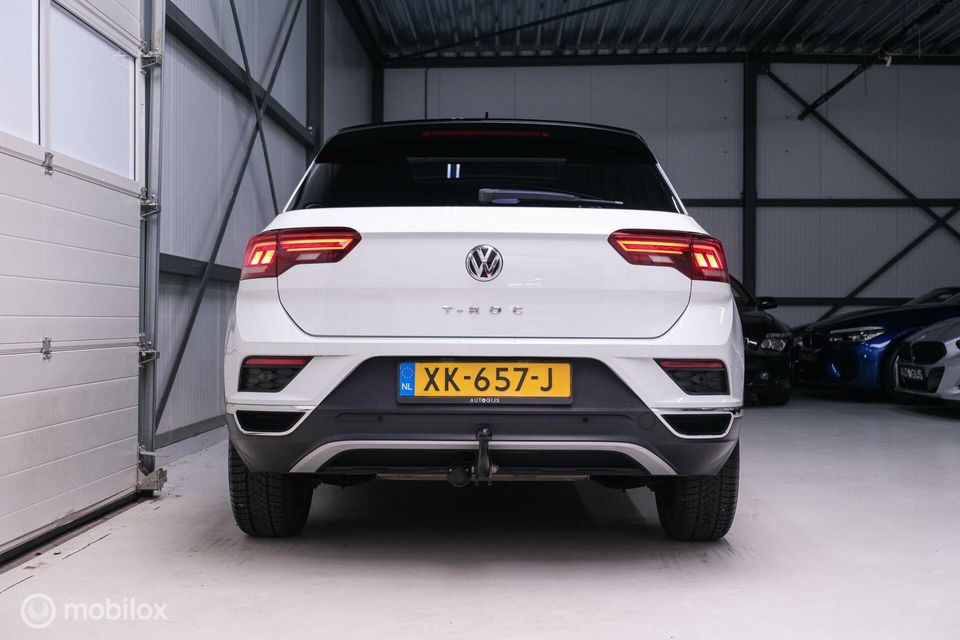 Volkswagen T-Roc 1.5 TSI Sport | Panorama | Virtual cockpit | Adaptive cruise | Trekhaak | NL auto | Lease mogelijk |