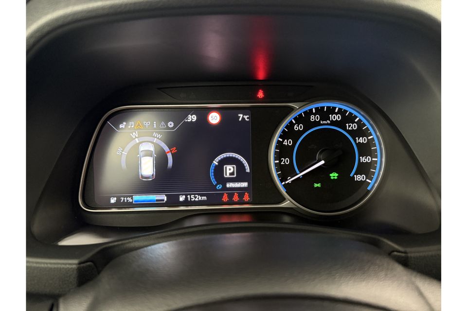 Nissan Leaf N-Connecta 40 kWh | Elektrisch | 150PK 360Camera Carplay Cruise Clima LED Navi | Stoel/Stuurverwarming | PDC DAB+ 17"LMV