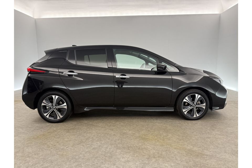 Nissan Leaf N-Connecta 40 kWh | Elektrisch | 150PK 360Camera Carplay Cruise Clima LED Navi | Stoel/Stuurverwarming | PDC DAB+ 17"LMV