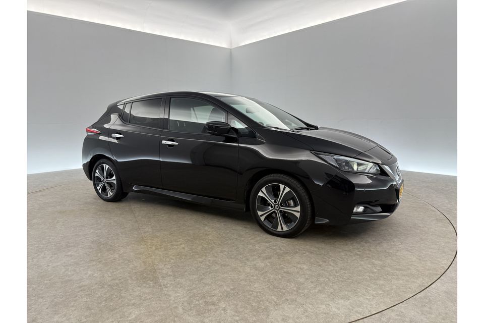 Nissan Leaf N-Connecta 40 kWh | Elektrisch | 150PK 360Camera Carplay Cruise Clima LED Navi | Stoel/Stuurverwarming | PDC DAB+ 17"LMV