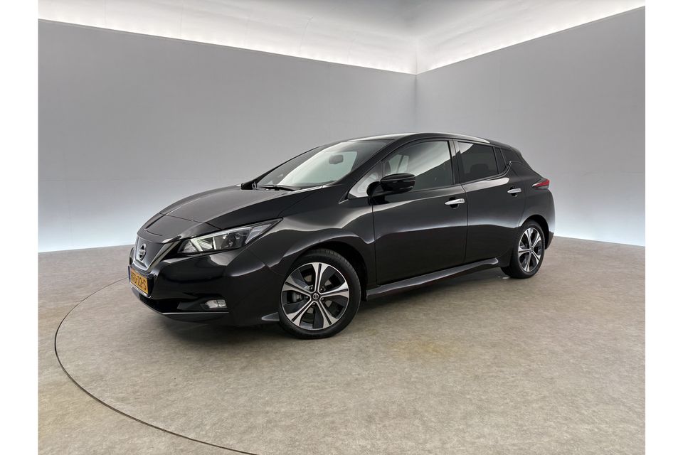 Nissan Leaf N-Connecta 40 kWh | Elektrisch | 150PK 360Camera Carplay Cruise Clima LED Navi | Stoel/Stuurverwarming | PDC DAB+ 17"LMV