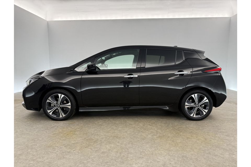 Nissan Leaf N-Connecta 40 kWh | Elektrisch | 150PK 360Camera Carplay Cruise Clima LED Navi | Stoel/Stuurverwarming | PDC DAB+ 17"LMV