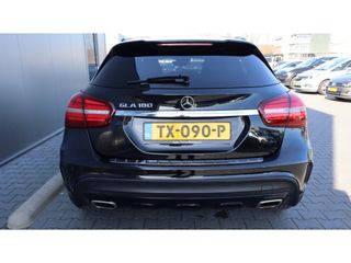 Mercedes-Benz GLA 180 Bus. Sol. AMG | Camera | Led | Media | Key less | Clima