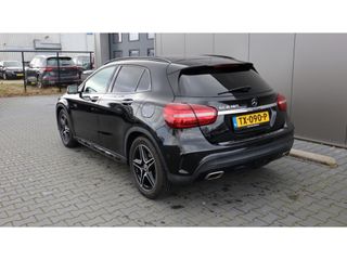 Mercedes-Benz GLA 180 Bus. Sol. AMG | Camera | Led | Media | Key less | Clima