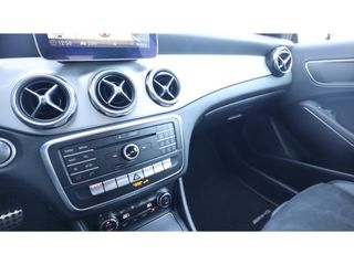 Mercedes-Benz GLA 180 Bus. Sol. AMG | Camera | Led | Media | Key less | Clima