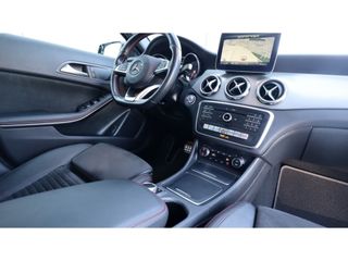 Mercedes-Benz GLA 180 Bus. Sol. AMG | Camera | Led | Media | Key less | Clima