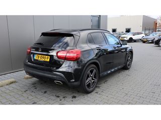 Mercedes-Benz GLA 180 Bus. Sol. AMG | Camera | Led | Media | Key less | Clima