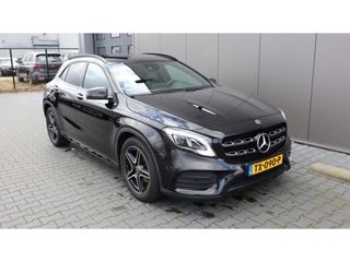 Mercedes-Benz GLA 180 Bus. Sol. AMG | Camera | Led | Media | Key less | Clima