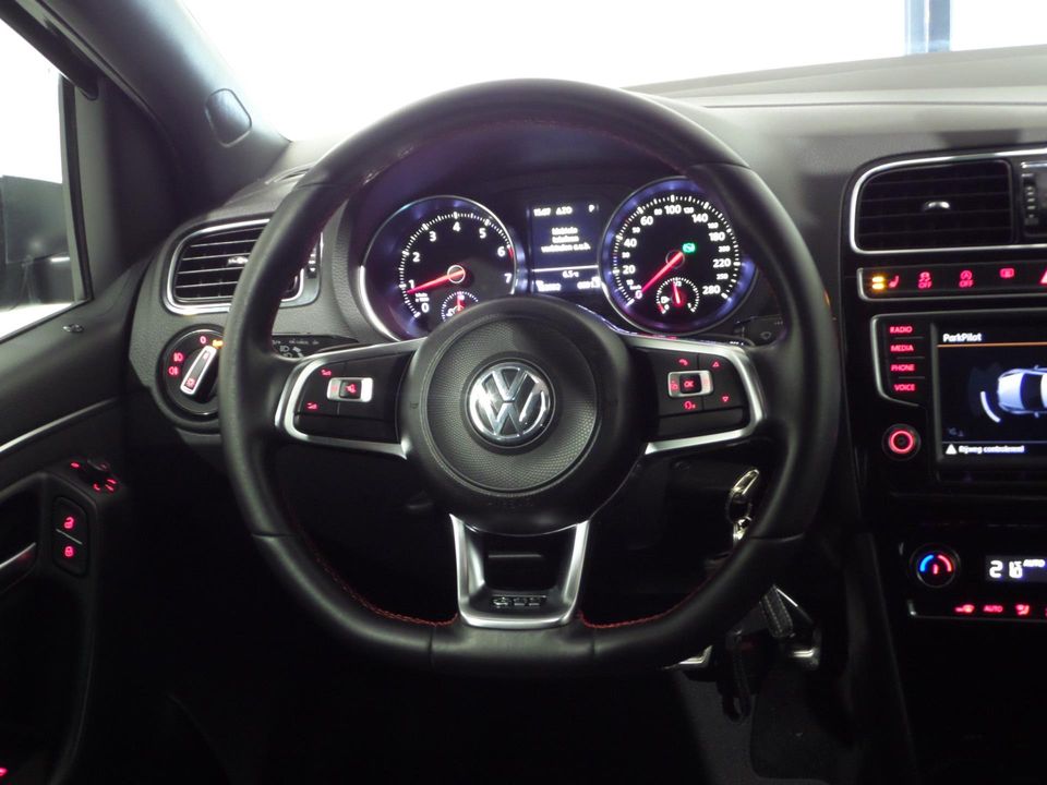 Volkswagen Polo 1.8 TSI GTI DSG Automaat! Pano Full-LED Stoelverwarming Apple-Carplay Cruise-control