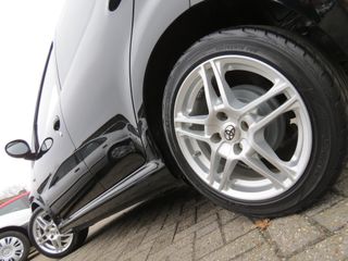 Toyota Aygo 1.0-12V 5-DRS Comfort | AIRCO | DAKSPOILER | 15 INCH LICHTMETALEN VELGEN |