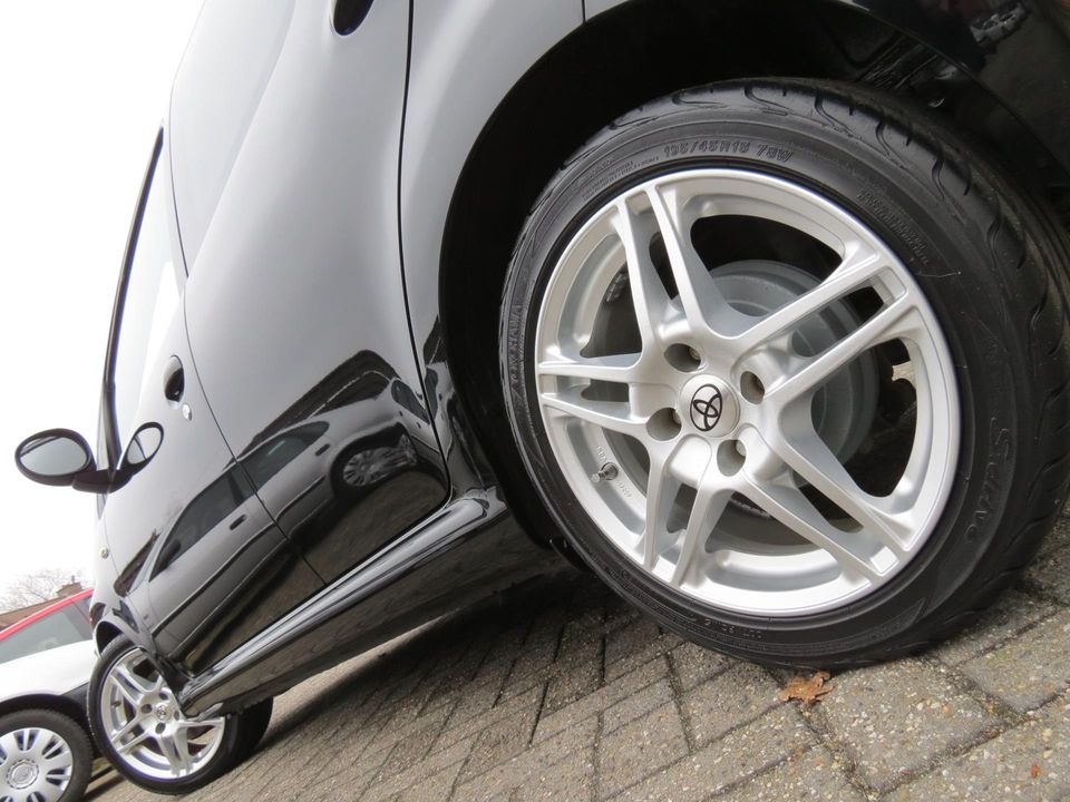 Toyota Aygo 1.0-12V 5-DRS Comfort | AIRCO | DAKSPOILER | 15 INCH LICHTMETALEN VELGEN |