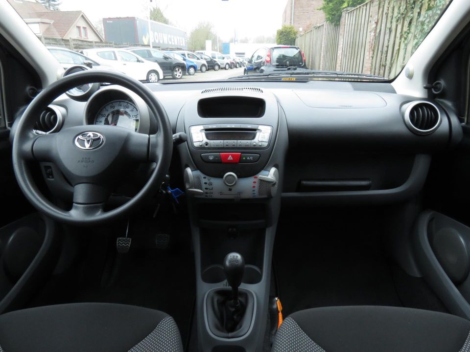 Toyota Aygo 1.0-12V 5-DRS Comfort | AIRCO | DAKSPOILER | 15 INCH LICHTMETALEN VELGEN |