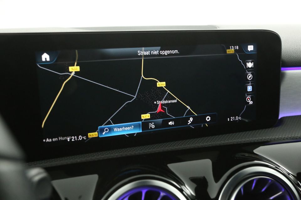 Mercedes-Benz A-Klasse 180 AMG Sfeerverl. LED Clima Camera Cruise Virtual Navi 18"LMV Parkeersensoren