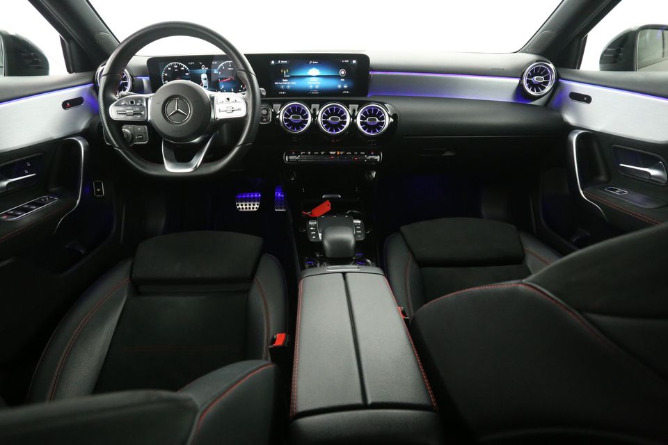 Mercedes-Benz A-Klasse 180 AMG Sfeerverl. LED Clima Camera Cruise Virtual Navi 18"LMV Parkeersensoren