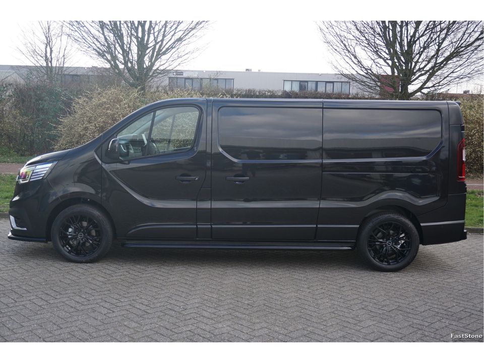 Renault Trafic 170PK L2H1 BLACK EDITION EDC AUT BPM VRIJ!! Navi, LM Velg, Betimmering, Trekhaak, 2x Schuifdeur!! NR. 864