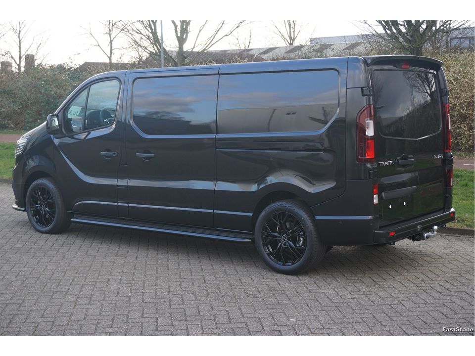 Renault Trafic 170PK L2H1 BLACK EDITION EDC AUT BPM VRIJ!! Navi, LM Velg, Betimmering, Trekhaak, 2x Schuifdeur!! NR. 864