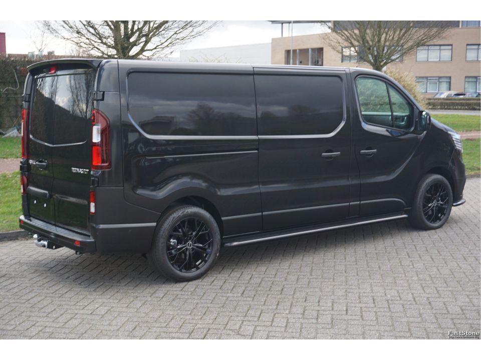 Renault Trafic 170PK L2H1 BLACK EDITION EDC AUT BPM VRIJ!! Navi, LM Velg, Betimmering, Trekhaak, 2x Schuifdeur!! NR. 864