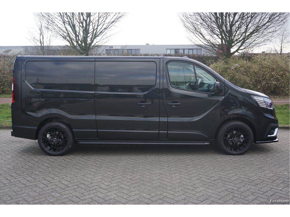 Renault Trafic 170PK L2H1 BLACK EDITION EDC AUT BPM VRIJ!! Navi, LM Velg, Betimmering, Trekhaak, 2x Schuifdeur!! NR. 864