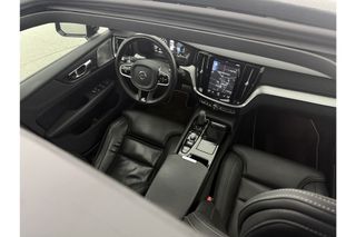 Volvo V60 2.0 T8 Twin Engine 355PK AWD R-Design LED | Pano | Bowers & Wilkins Audio | 360 camera | Trekhaak Head up Display Carplay Cruise Navi Virtual 19"LMV Memory Seats Leder PDC