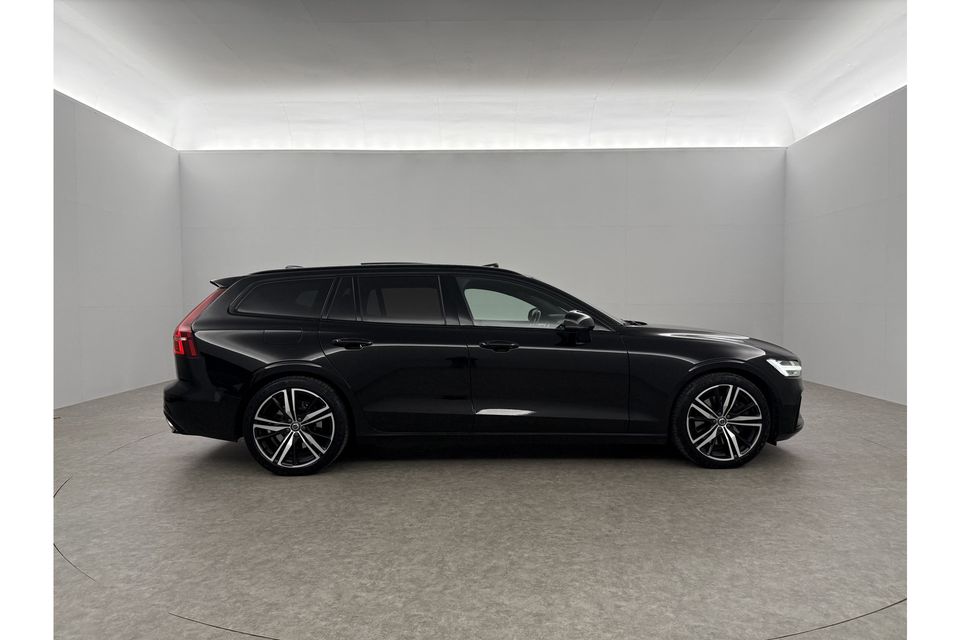 Volvo V60 2.0 T8 Twin Engine 355PK AWD R-Design LED | Pano | Bowers & Wilkins Audio | 360 camera | Trekhaak Head up Display Carplay Cruise Navi Virtual 19"LMV Memory Seats Leder PDC