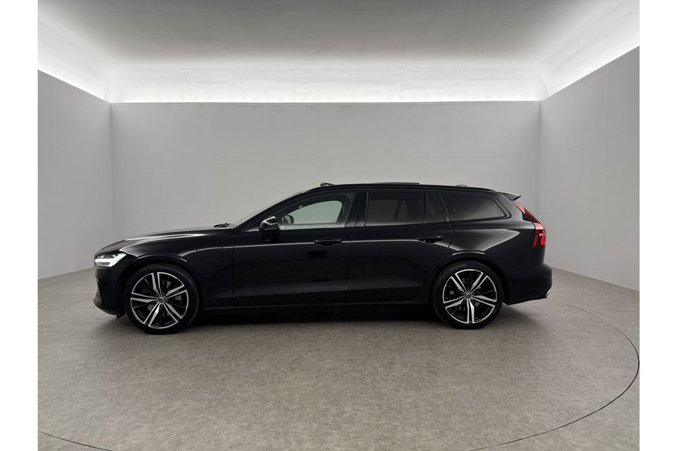 Volvo V60 2.0 T8 Twin Engine 355PK AWD R-Design LED | Pano | Bowers & Wilkins Audio | 360 camera | Trekhaak Head up Display Carplay Cruise Navi Virtual 19"LMV Memory Seats Leder PDC