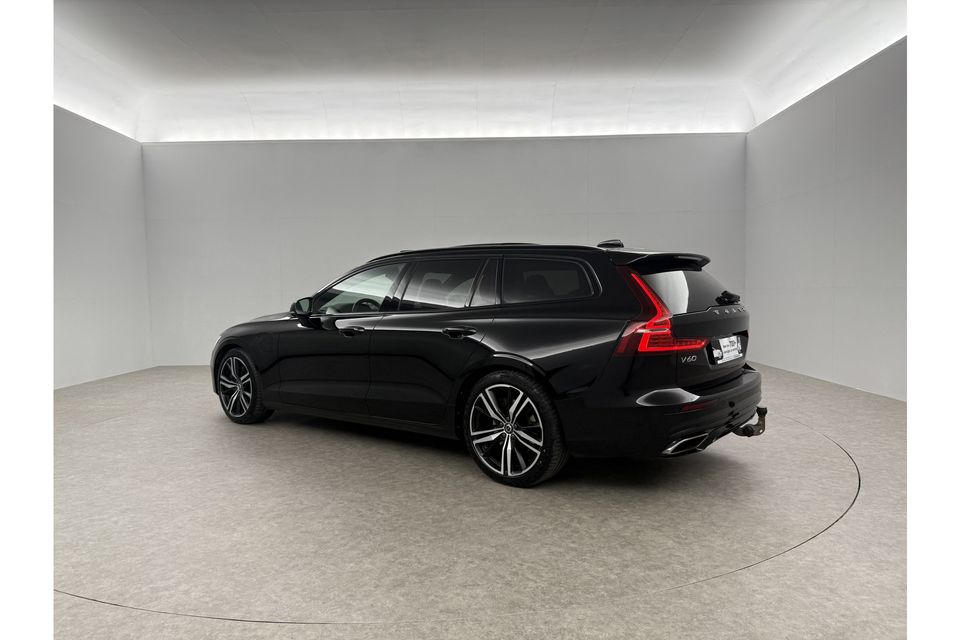 Volvo V60 2.0 T8 Twin Engine 355PK AWD R-Design LED | Pano | Bowers & Wilkins Audio | 360 camera | Trekhaak Head up Display Carplay Cruise Navi Virtual 19"LMV Memory Seats Leder PDC