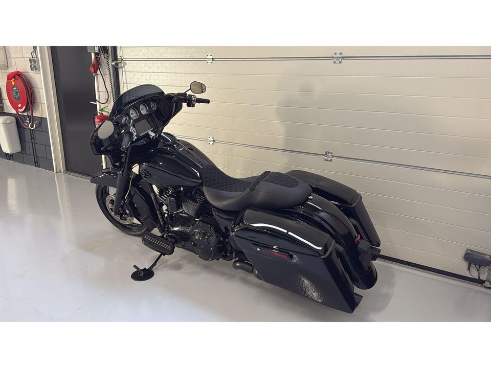 Harley Davidson 103 FLHX Street Glide CVO Blackout Streetglide