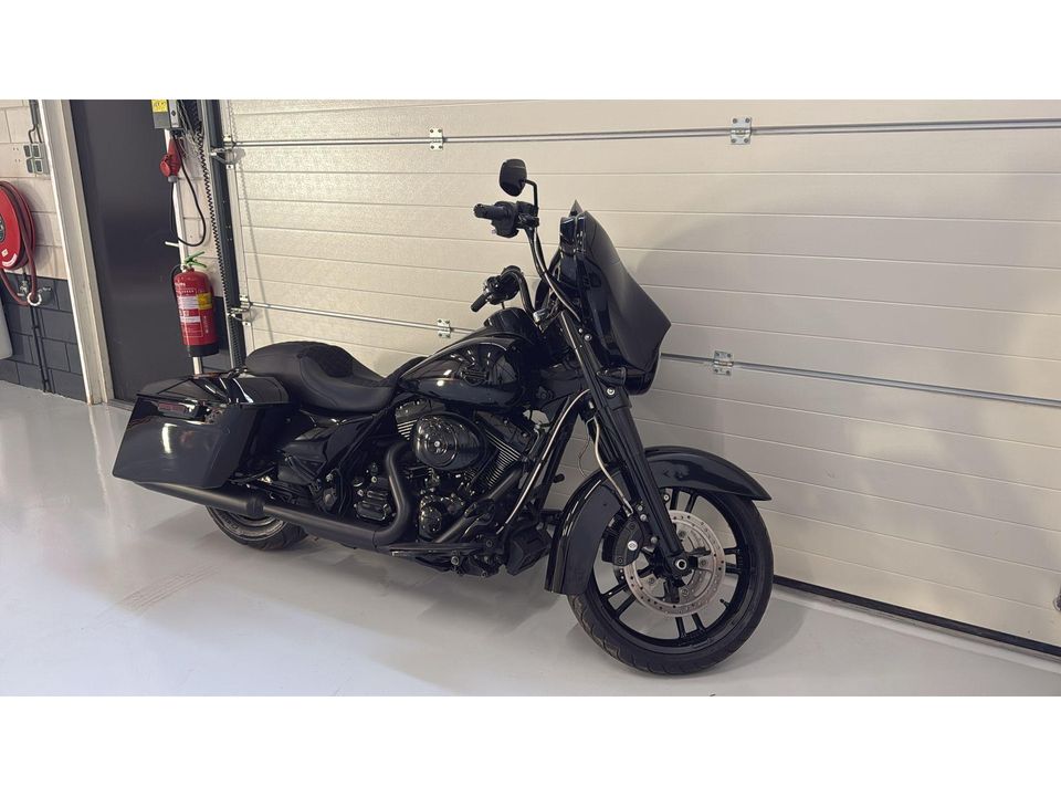 Harley Davidson 103 FLHX Street Glide CVO Blackout Streetglide