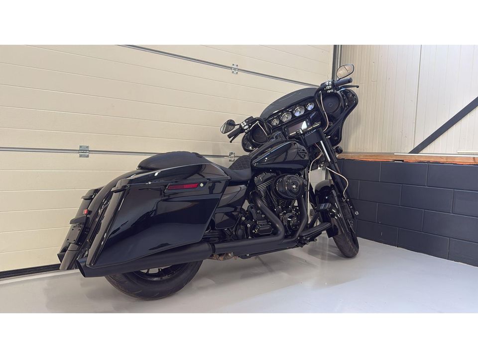 Harley Davidson 103 FLHX Street Glide CVO Blackout Streetglide