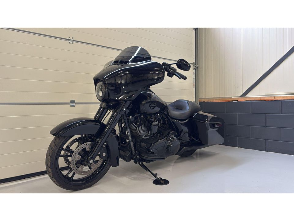 Harley Davidson 103 FLHXS Street Glide Special CVO Blackout Streetglide