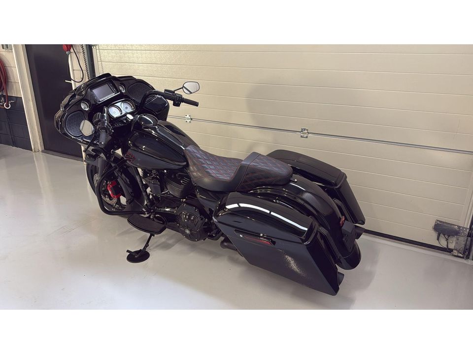 Harley Davidson 103 FLTRXS Road Glide Special Blackout CVO Roadglide