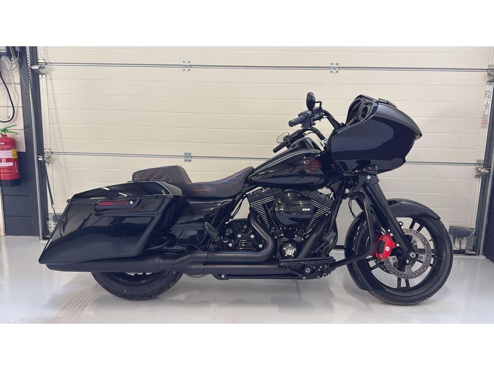 Harley Davidson 103 FLTRXS Road Glide Special Blackout CVO Roadglide