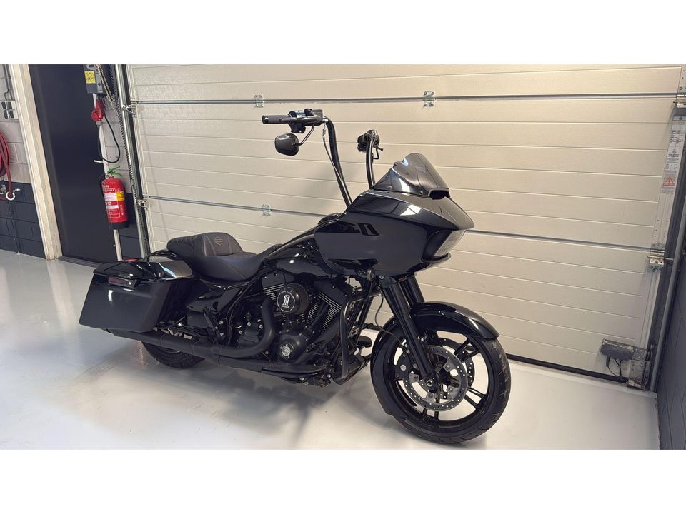 Harley Davidson 103 FLTRXS Road Glide CVO Blackout Roadglide