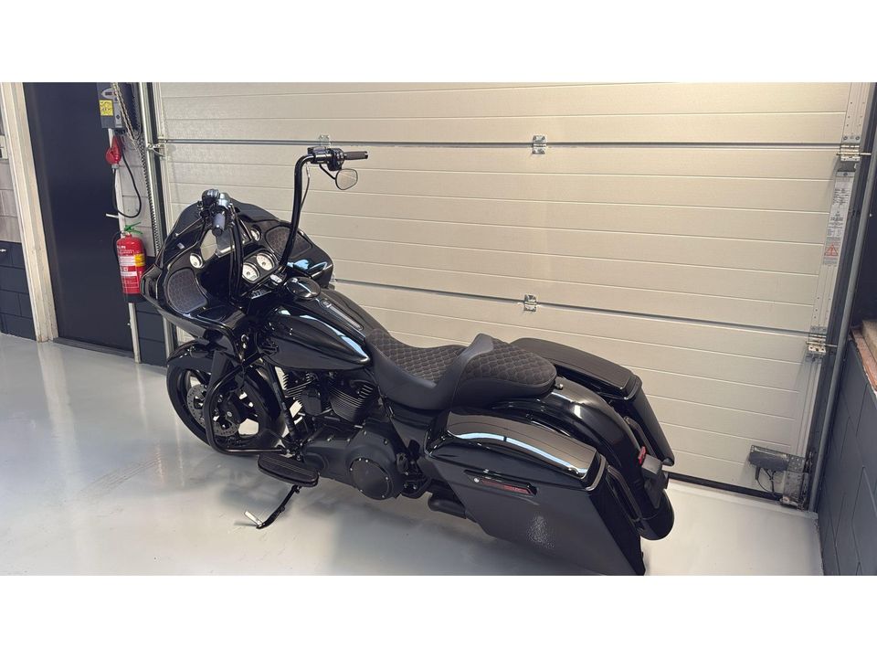 Harley Davidson 103 FLTRXS Road Glide CVO Blackout Roadglide