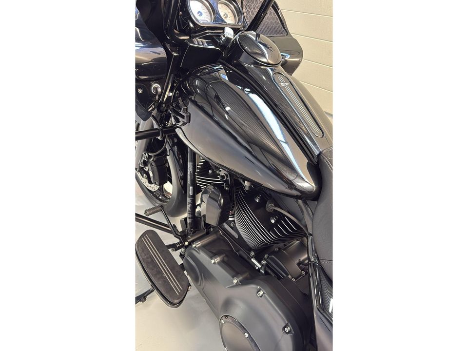 Harley Davidson 103 FLTRXS Road Glide CVO Blackout Roadglide